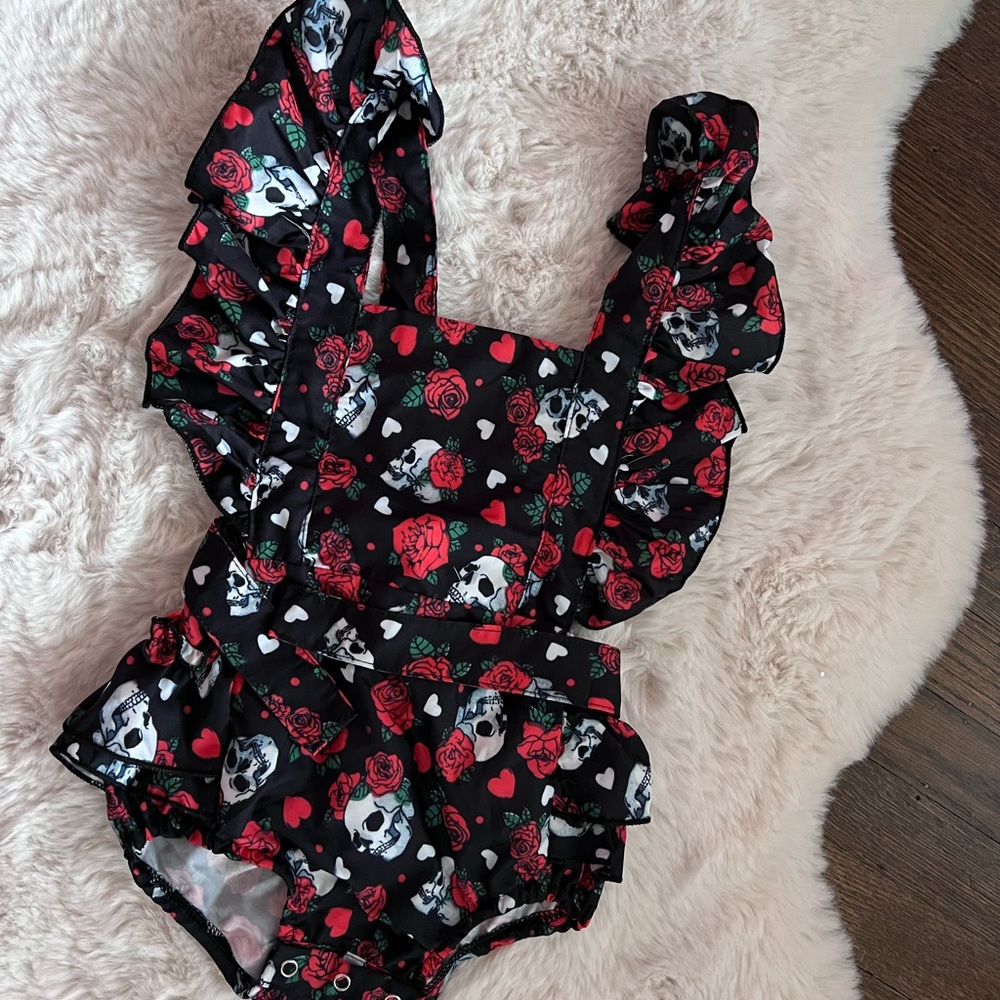 SOLD ❌POST - Baby Girl Halloween Skull Floral Bodysuit Romper